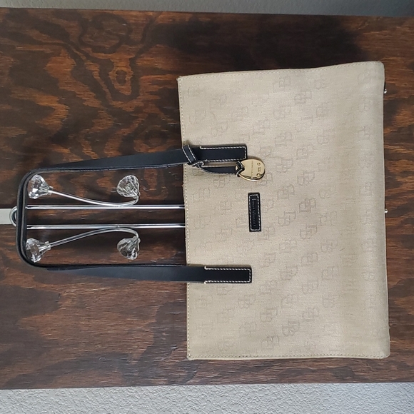 Handbag 🥳 - Picture 1 of 16